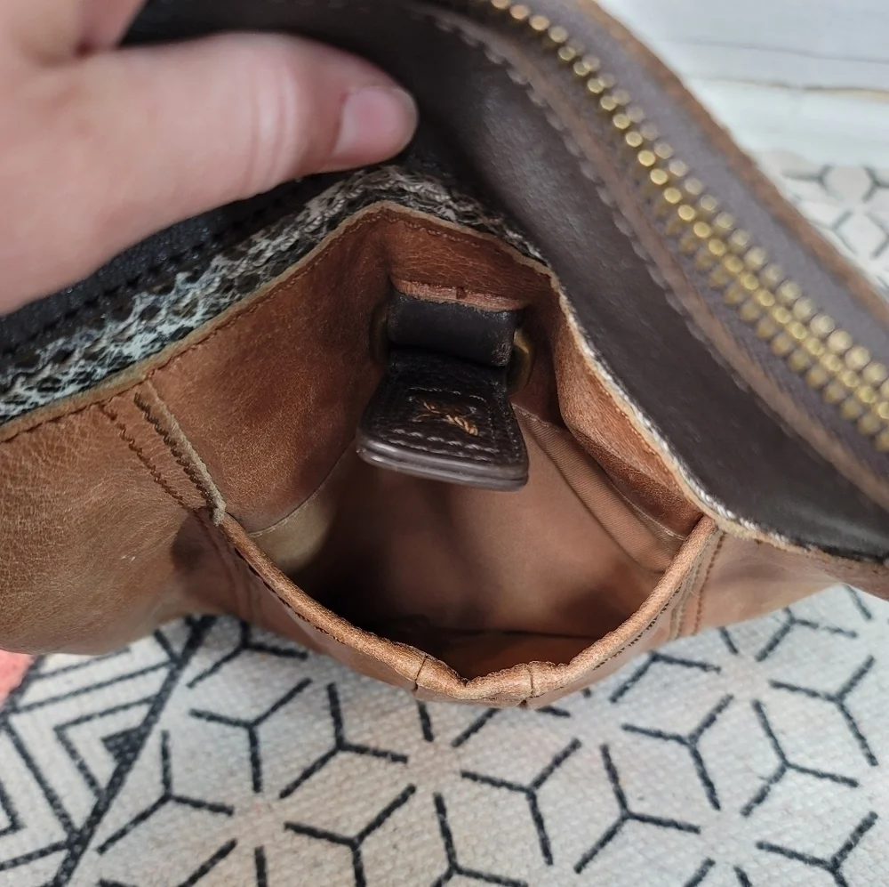 THE SAK KENDRA CROSSBODY IN CAMEL TAN LEATHER